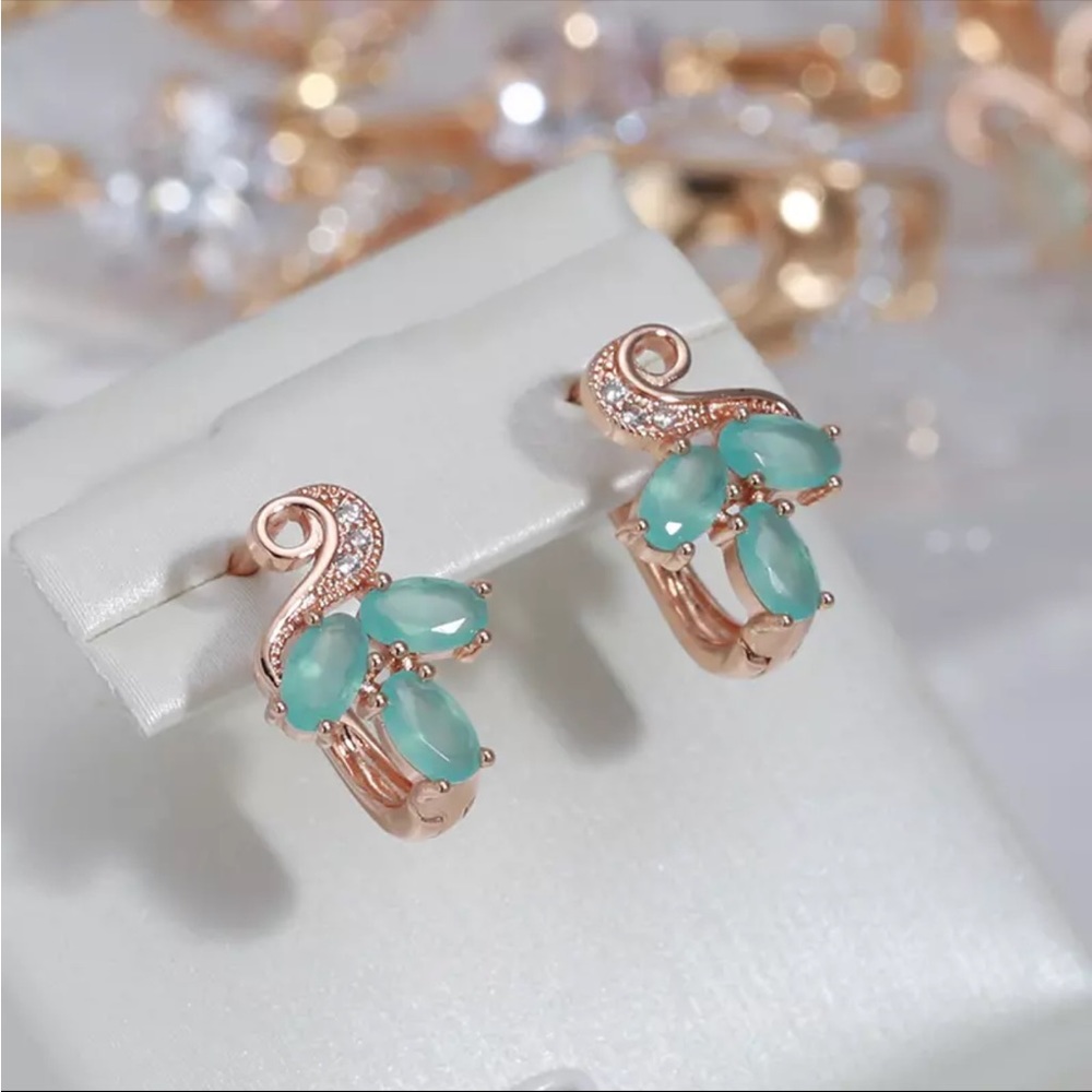 ◾️Rose Gold Plated Mint Green Oval Zircon Earrings